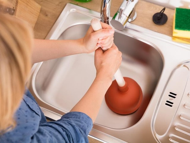 Consejos para evitar atascos y fugas en tu fontanería